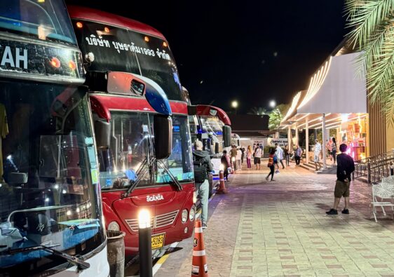 Bus Raststation am Weg von Bangkok nach Koh Phangan