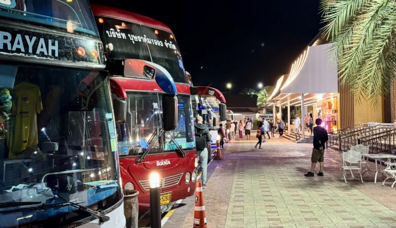 Bus Raststation am Weg von Bangkok nach Koh Phangan