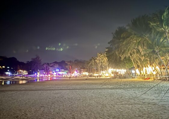 Strand von Koh Phangan bei Nacht