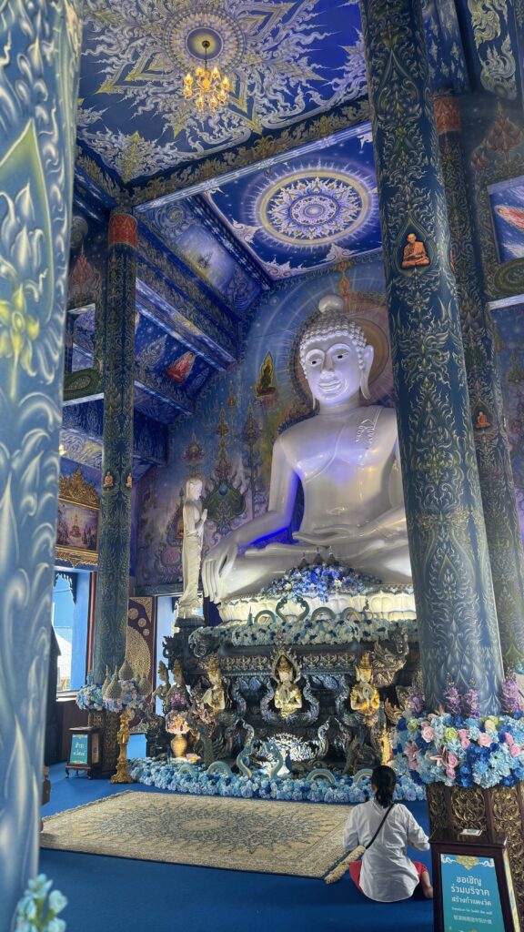 Blue Temple innen