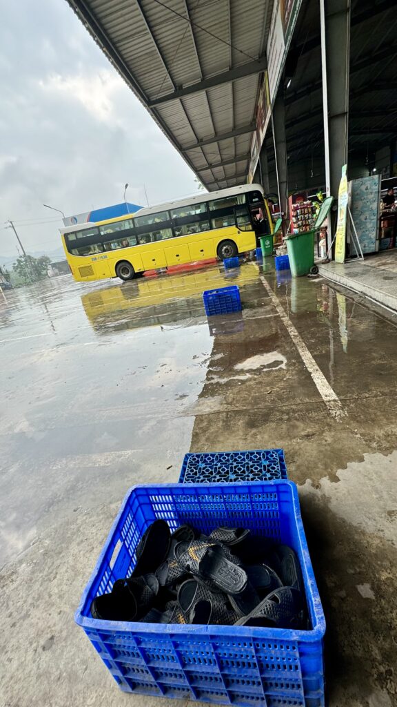 Bus mit Ausstiegshilfe 1