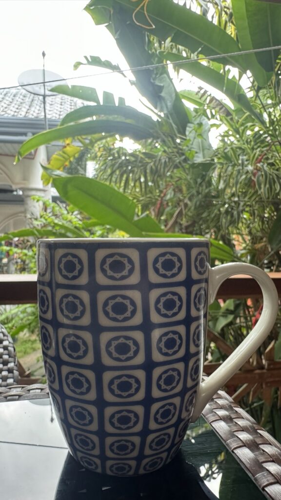 Tasse auf Balkon