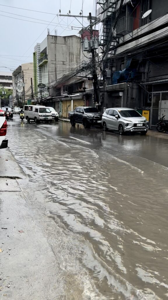 Cebu Wasser auf Strasse