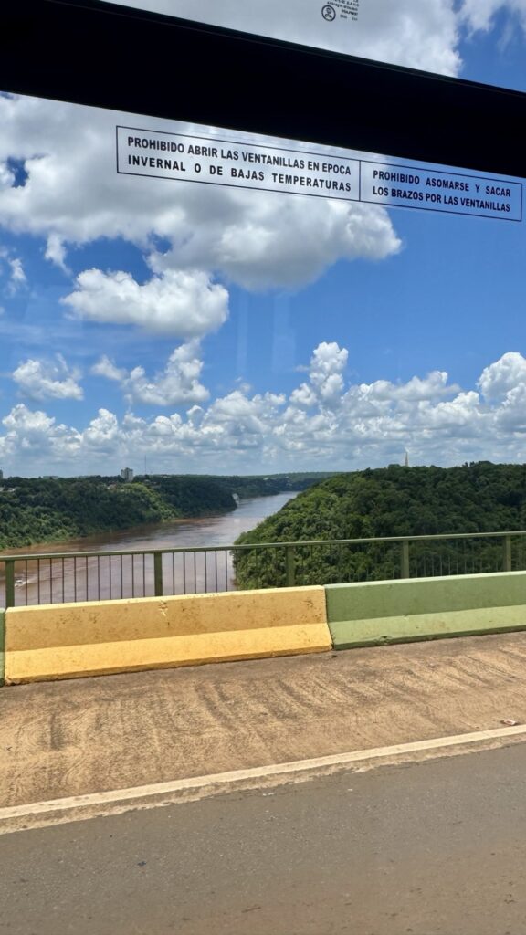 brücke brasilien über rio iguazu